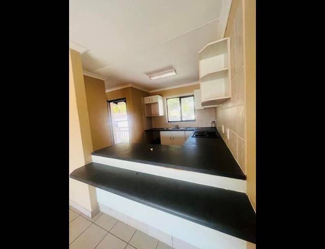 2 BEDROOM APARTMENT FOR SALE IN MARGATE BEACH